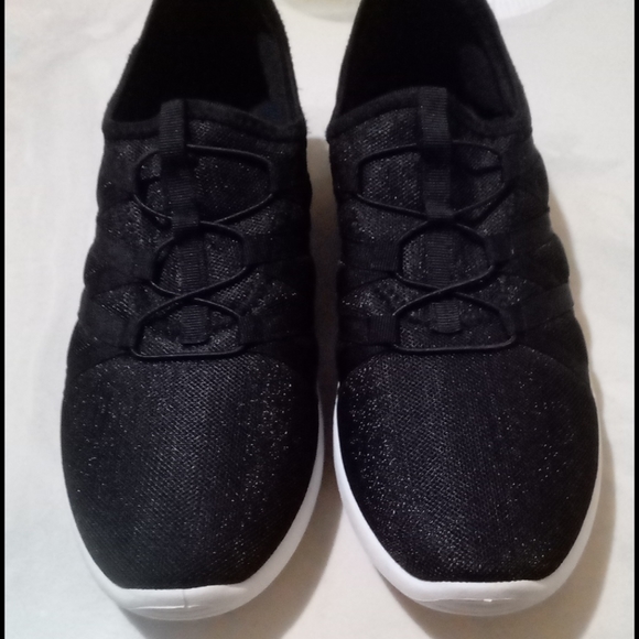 Size 9 left 🌟NEW🌟Black Slip On Shoes - Picture 14 of 14